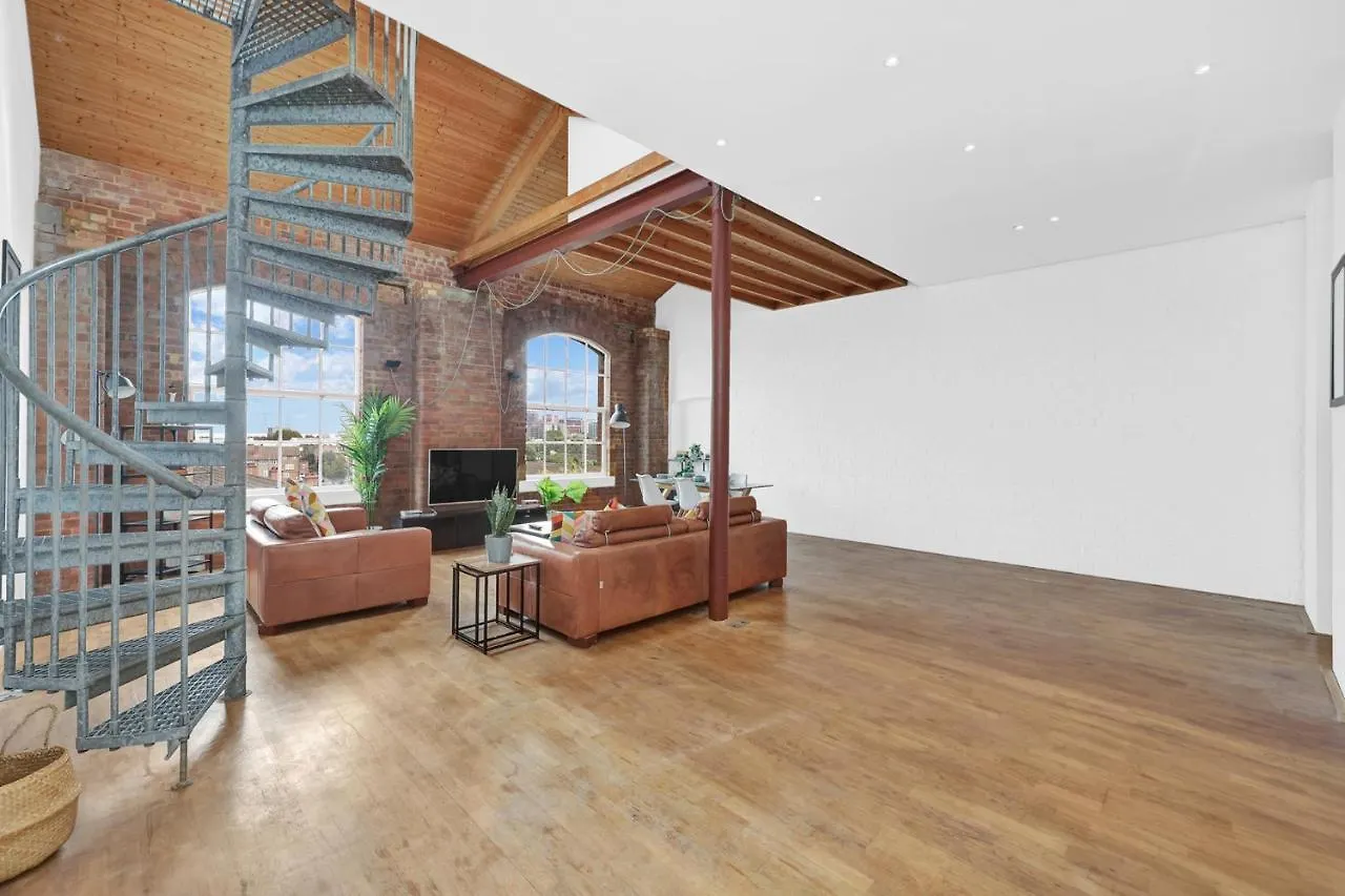 Large Industrial Style 2 Bedroom Apartment Short Term Rental & Flexible Renting Canary Wharf With Free Wifi London