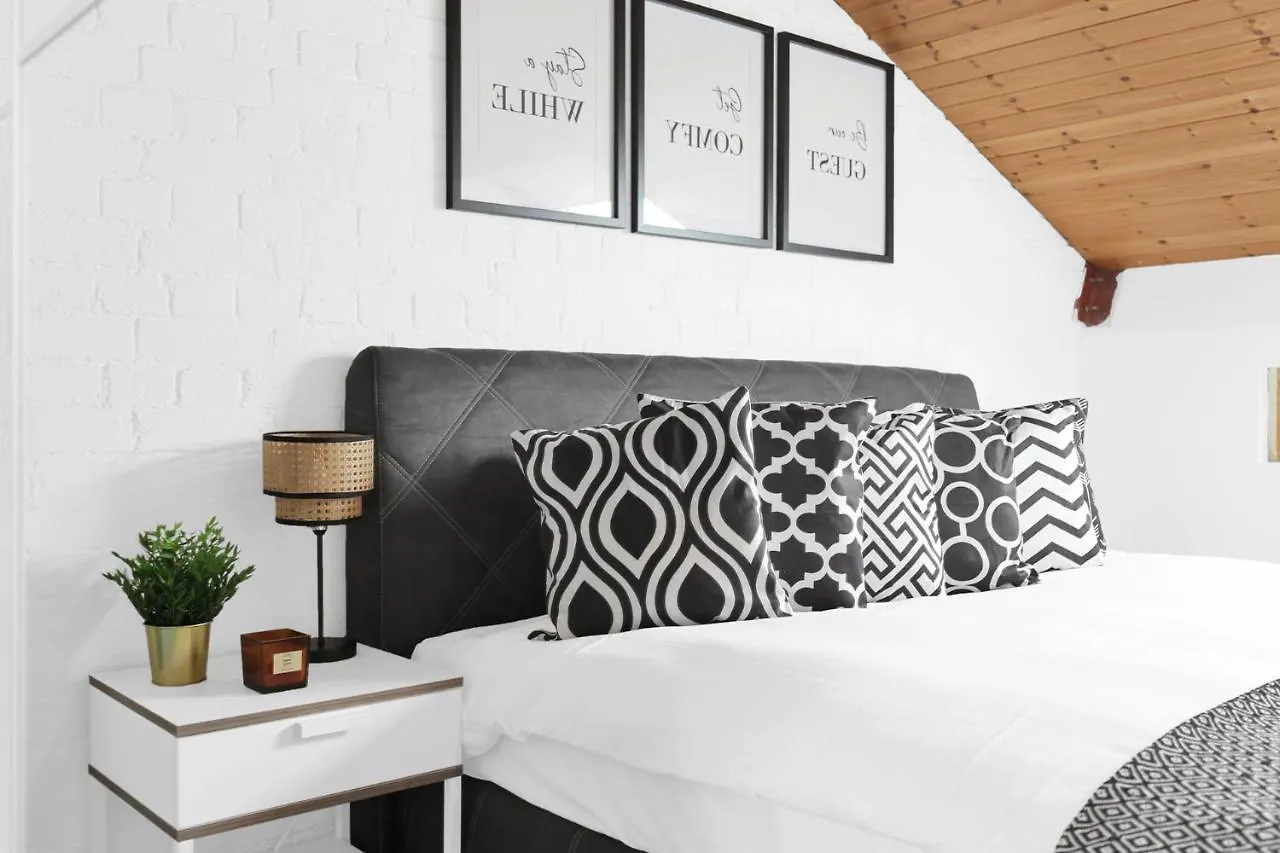 Large Industrial Style 2 Bedroom Apartment Short Term Rental & Flexible Renting Canary Wharf With Free Wifi London