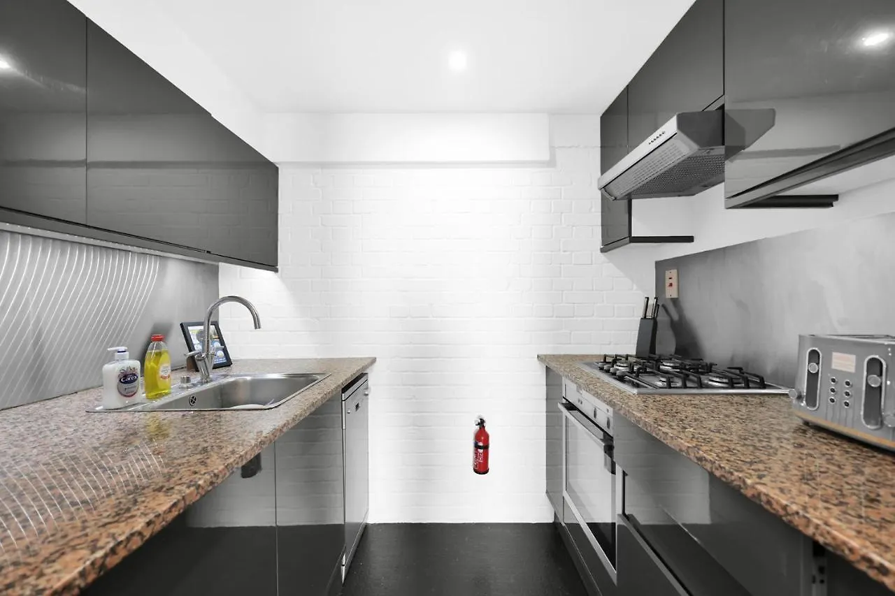 Large Industrial Style 2 Bedroom Apartment Short Term Rental & Flexible Renting Canary Wharf With Free Wifi London 0*,