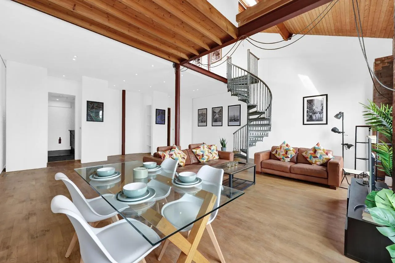 Large Industrial Style 2 Bedroom Apartment Short Term Rental & Flexible Renting Canary Wharf With Free Wifi London