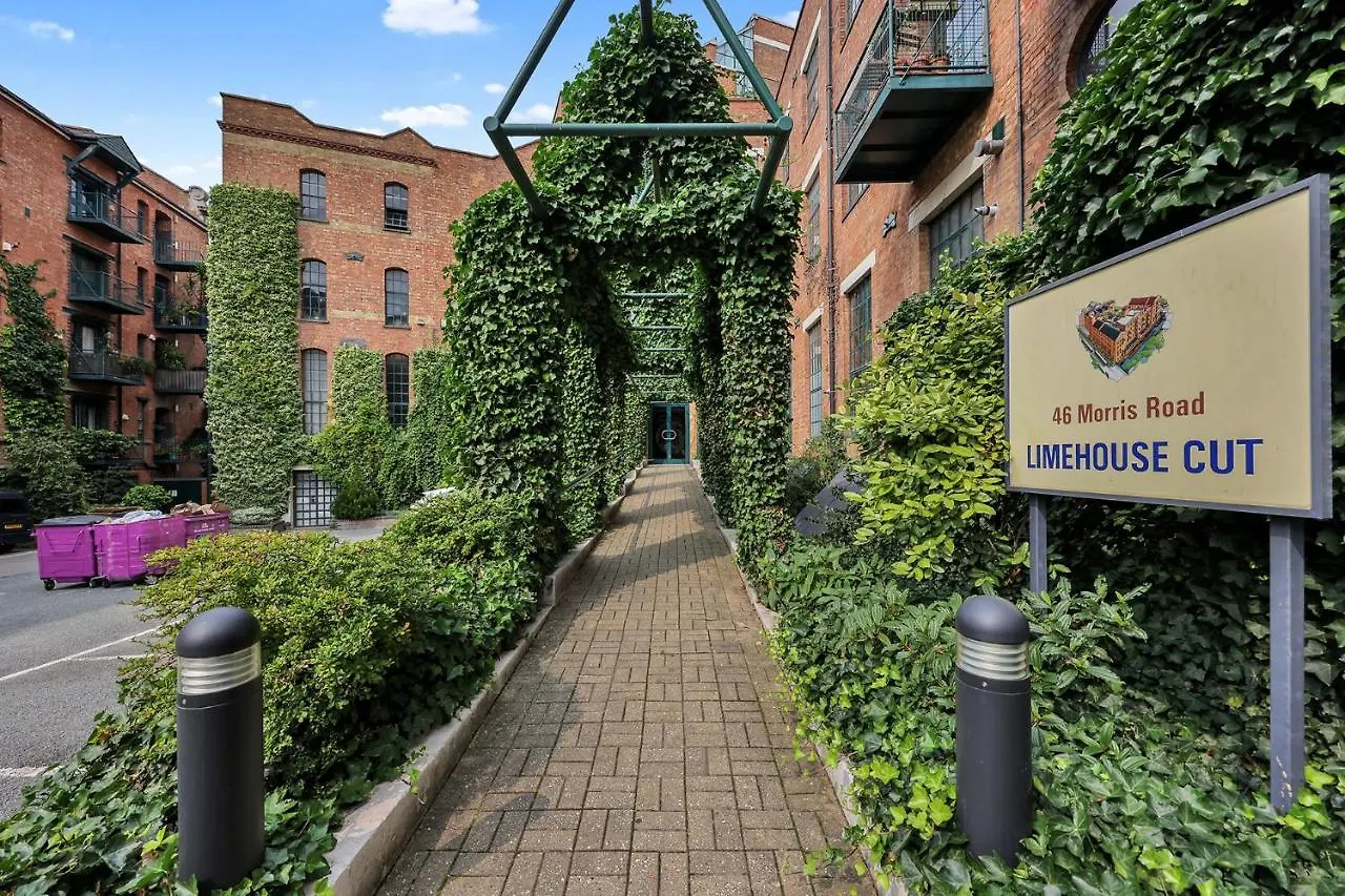 Large Industrial Style 2 Bedroom Apartment Short Term Rental & Flexible Renting Canary Wharf With Free Wifi London