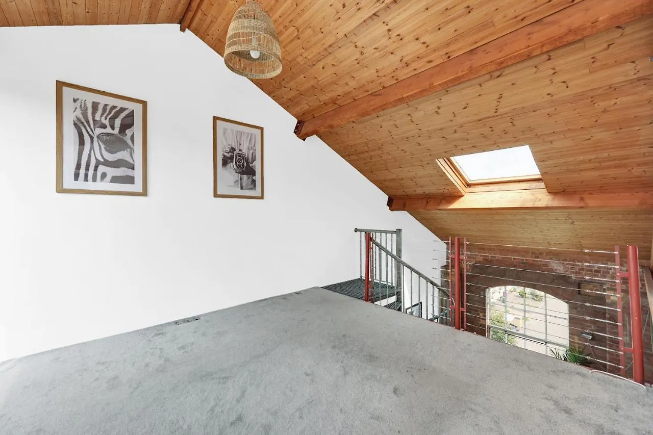 Large Industrial Style 2 Bedroom Apartment Short Term Rental & Flexible Renting Canary Wharf With Free Wifi London