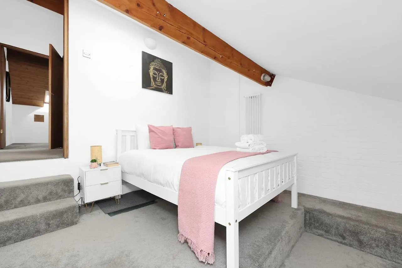 Large Industrial Style 2 Bedroom Apartment Short Term Rental & Flexible Renting Canary Wharf With Free Wifi London