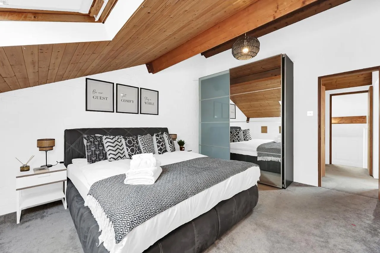 Large Industrial Style 2 Bedroom Apartment Short Term Rental & Flexible Renting Canary Wharf With Free Wifi London