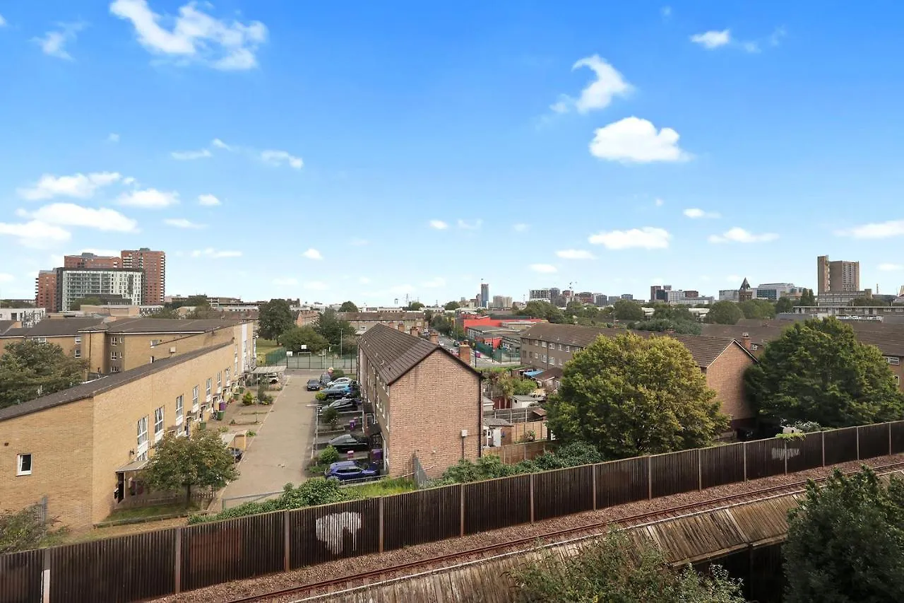 Large Industrial Style 2 Bedroom Apartment Short Term Rental & Flexible Renting Canary Wharf With Free Wifi London United Kingdom