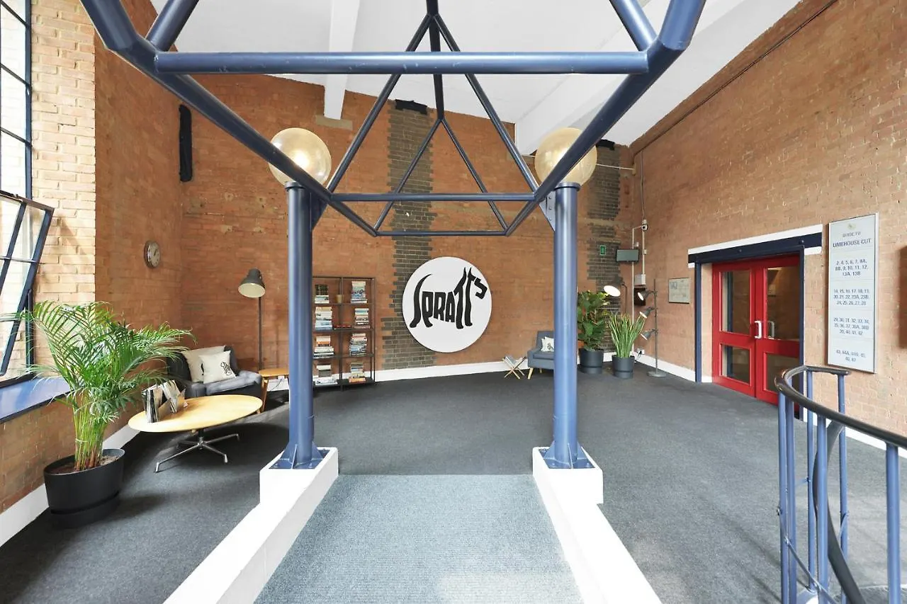 Large Industrial Style 2 Bedroom Apartment Short Term Rental & Flexible Renting Canary Wharf With Free Wifi London